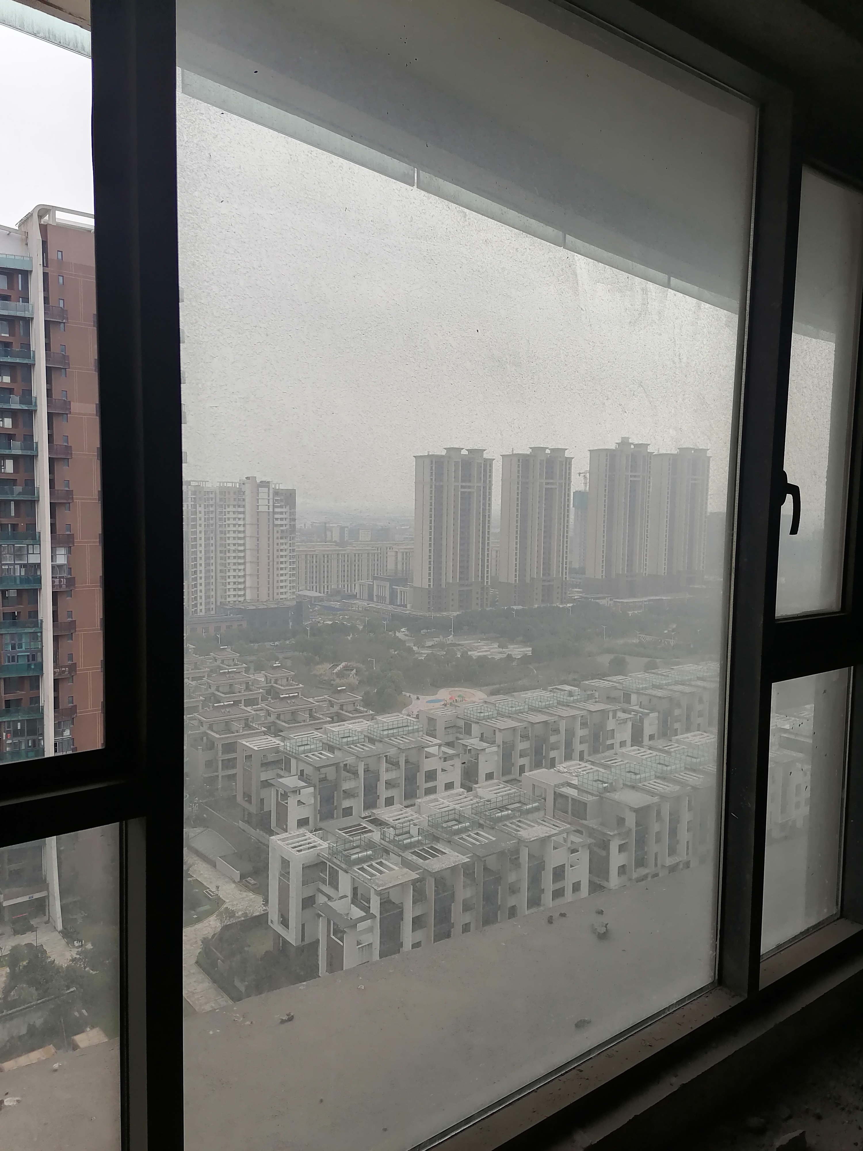 纯复式落地窗前后阳台，后可以观景长江